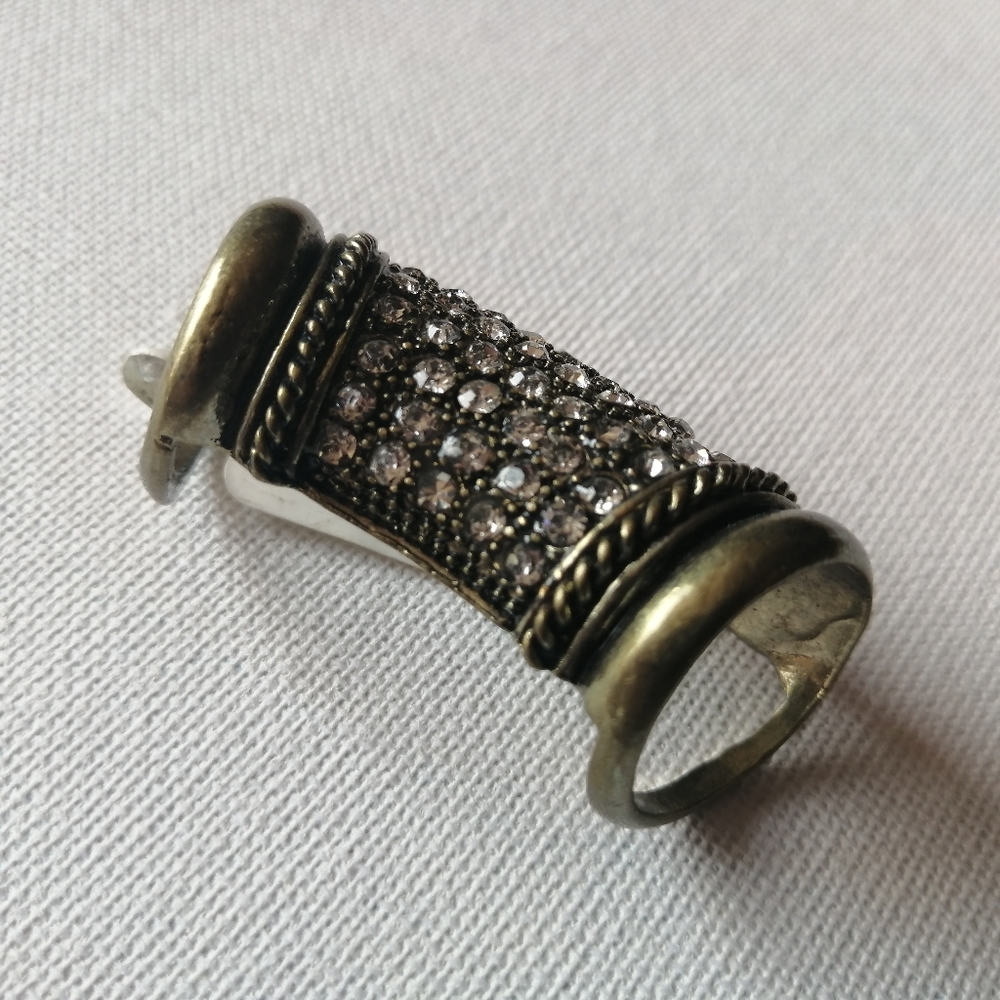 Vibtage 1990s NWT Antiqued Finish Rhinestones Scarf Ring